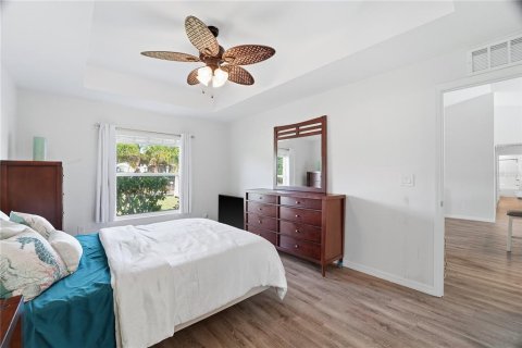 Villa ou maison à vendre à Cape Coral, Floride: 4 chambres, 149.85 m2 № 2141942 - photo 20