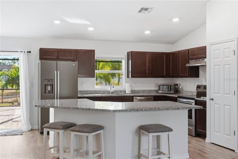 Villa ou maison à vendre à Cape Coral, Floride: 4 chambres, 149.85 m2 № 2141942 - photo 12