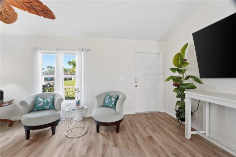 Villa ou maison à vendre à Cape Coral, Floride: 4 chambres, 149.85 m2 № 2141942 - photo 10