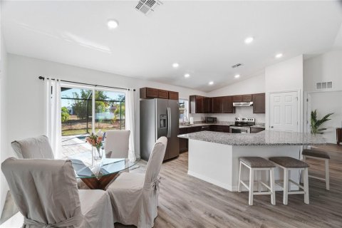 Villa ou maison à vendre à Cape Coral, Floride: 4 chambres, 149.85 m2 № 2141942 - photo 16