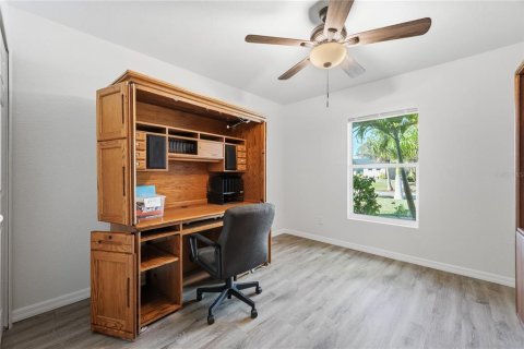 Villa ou maison à vendre à Cape Coral, Floride: 4 chambres, 149.85 m2 № 2141942 - photo 24