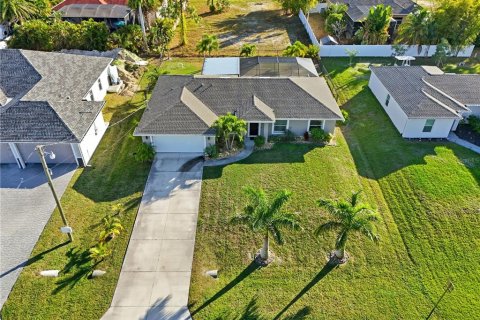 Villa ou maison à vendre à Cape Coral, Floride: 4 chambres, 149.85 m2 № 2141942 - photo 2