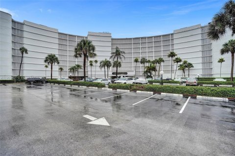 Condo in South Palm Beach, Florida, 2 bedrooms  № 1953417 - photo 2