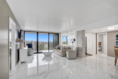 Condo in South Palm Beach, Florida, 2 bedrooms  № 1953417 - photo 19