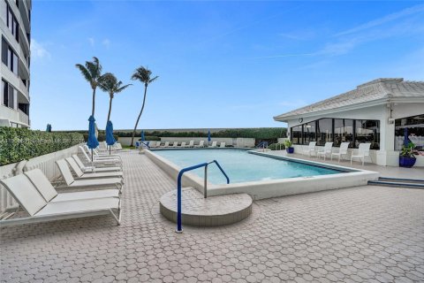 Condo in South Palm Beach, Florida, 2 bedrooms  № 1953417 - photo 8