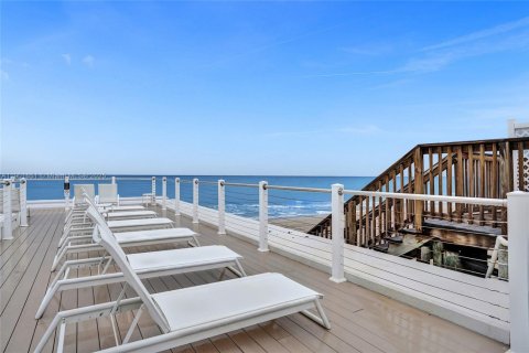 Condo in South Palm Beach, Florida, 2 bedrooms  № 1953417 - photo 13