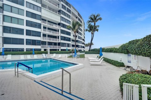 Condo in South Palm Beach, Florida, 2 bedrooms  № 1953417 - photo 5