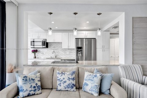 Condo in South Palm Beach, Florida, 2 bedrooms  № 1953417 - photo 25