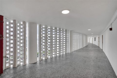 Condo in South Palm Beach, Florida, 2 bedrooms  № 1953417 - photo 3