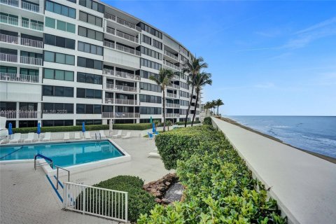 Condo in South Palm Beach, Florida, 2 bedrooms  № 1953417 - photo 6