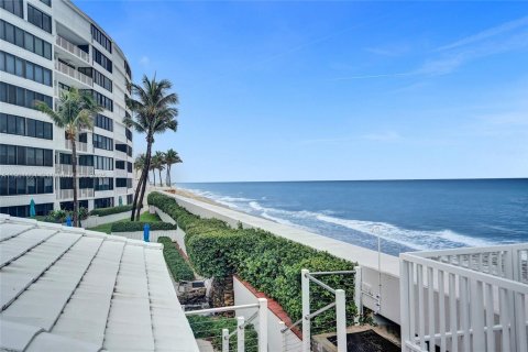 Condo in South Palm Beach, Florida, 2 bedrooms  № 1953417 - photo 12