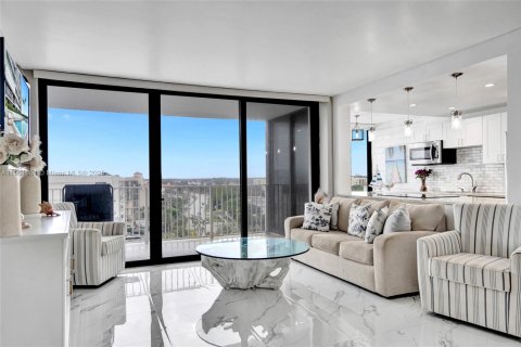 Condo in South Palm Beach, Florida, 2 bedrooms  № 1953417 - photo 24