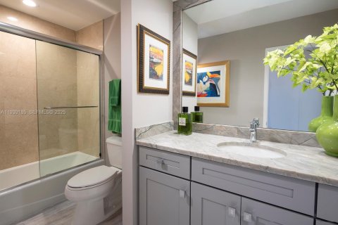 Condo in West Palm Beach, Florida, 2 bedrooms  № 1991353 - photo 13