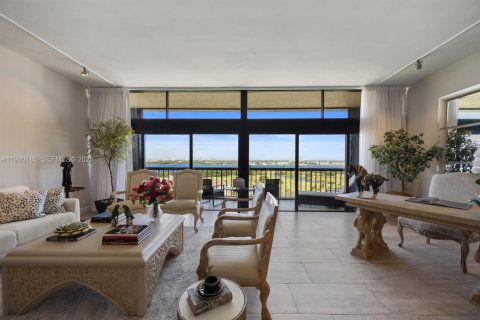 Condo in West Palm Beach, Florida, 2 bedrooms  № 1991353 - photo 2