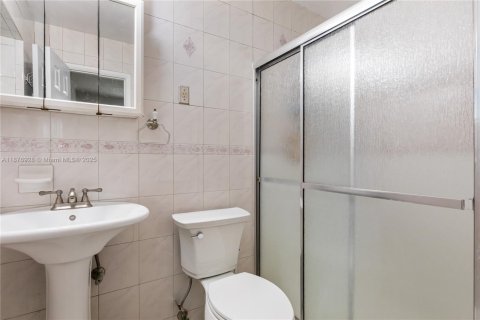 Купить виллу или дом в Майами-Гарденс, Флорида 3 спальни, 129.78м2, № 1922042 - фото 23