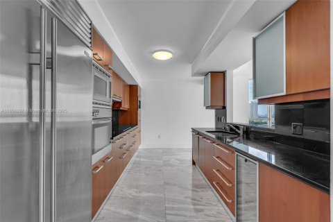 Condo in Miami, Florida, 2 bedrooms  № 1878719 - photo 7