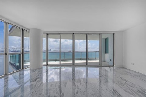 Condo in Miami, Florida, 2 bedrooms  № 1878719 - photo 26