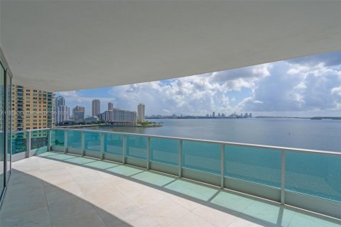 Condo in Miami, Florida, 2 bedrooms  № 1878719 - photo 3