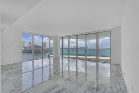 Condo in Miami, Florida, 2 bedrooms  № 1878719 - photo 27