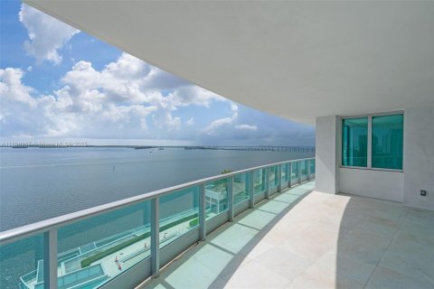 Condo in Miami, Florida, 2 bedrooms  № 1878719 - photo 4