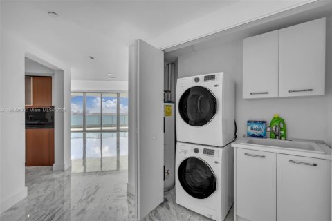 Condo in Miami, Florida, 2 bedrooms  № 1878719 - photo 20