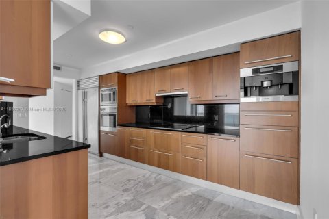 Condo in Miami, Florida, 2 bedrooms  № 1878719 - photo 6