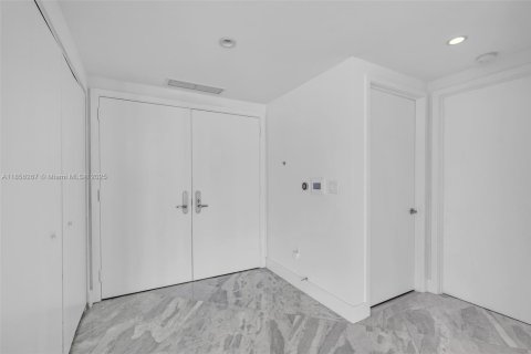Condo in Miami, Florida, 2 bedrooms  № 1878719 - photo 24