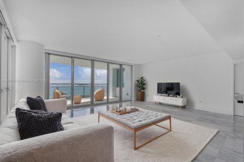 Condo in Miami, Florida, 2 bedrooms  № 1878719 - photo 2