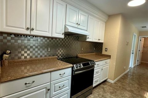 Casa en venta en Silver Springs Shores, Florida, 3 dormitorios, 119.29 m2 № 2221596 - foto 4