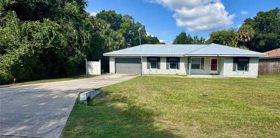 Casa en Silver Springs Shores, Florida 3 dormitorios, 119.29 m2 № 2221596