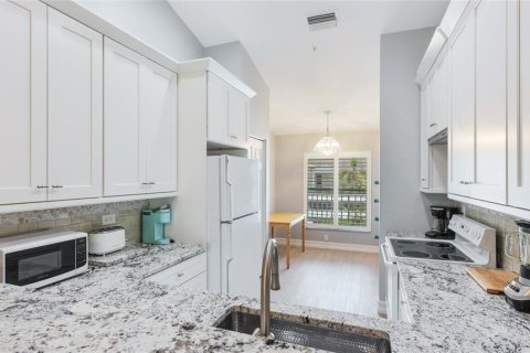 Condo in Sarasota, Florida, 2 bedrooms  № 1650443 - photo 10