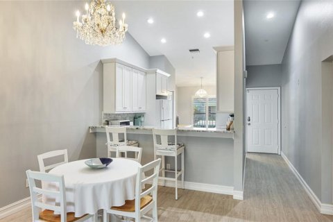 Condo in Sarasota, Florida, 2 bedrooms  № 1650443 - photo 8