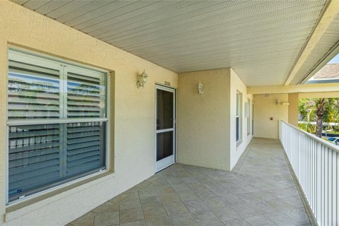 Condo in Sarasota, Florida, 2 bedrooms  № 1650443 - photo 2