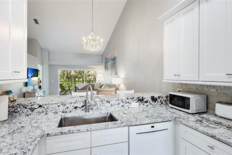 Condo in Sarasota, Florida, 2 bedrooms  № 1650443 - photo 12
