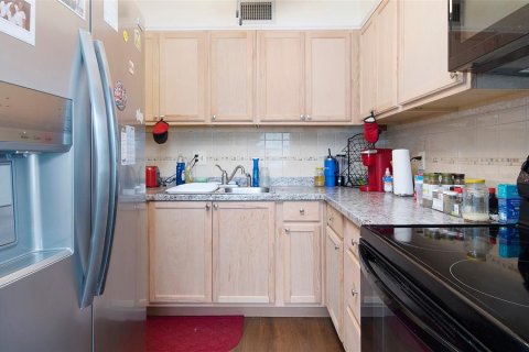 Condo in Saint Petersburg, Florida, 1 bedroom  № 1541424 - photo 9