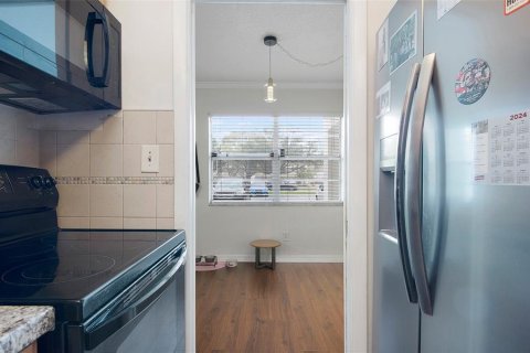 Condo in Saint Petersburg, Florida, 1 bedroom  № 1541424 - photo 10