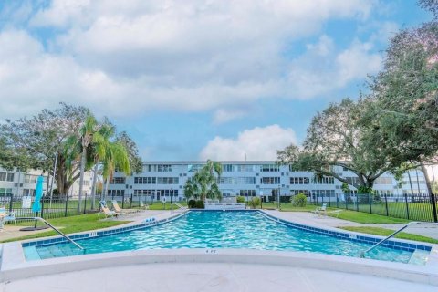 Condo in Saint Petersburg, Florida, 1 bedroom  № 1541424 - photo 2