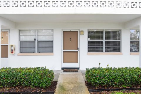 Condo in Saint Petersburg, Florida, 1 bedroom  № 1541424 - photo 1