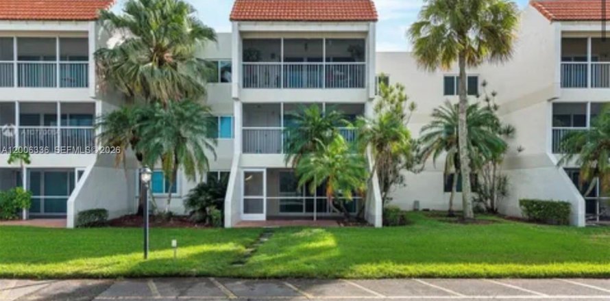 Кондоминиум с 2 спальнями в Уэстон, Флорида № 2069449