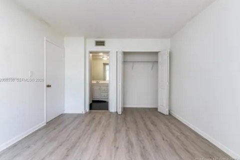 Купить кондоминиум в Уэстон, Флорида 2 спальни, 102.75м2, № 2069449 - фото 6