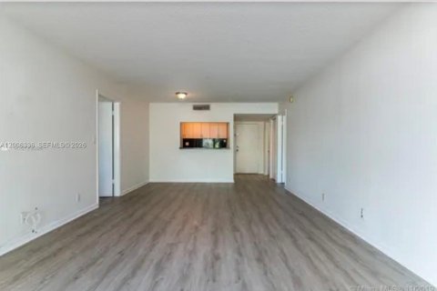 Купить кондоминиум в Уэстон, Флорида 2 спальни, 102.75м2, № 2069449 - фото 2