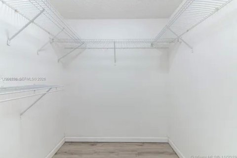 Купить кондоминиум в Уэстон, Флорида 2 спальни, 102.75м2, № 2069449 - фото 11