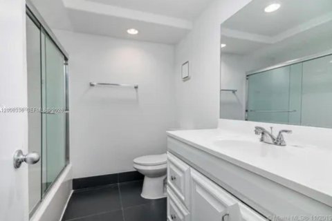 Купить кондоминиум в Уэстон, Флорида 2 спальни, 102.75м2, № 2069449 - фото 10