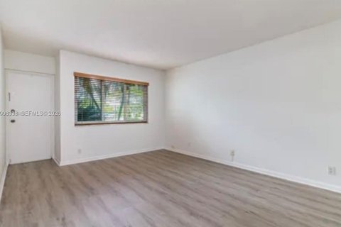 Купить кондоминиум в Уэстон, Флорида 2 спальни, 102.75м2, № 2069449 - фото 8