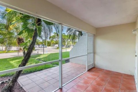 Купить кондоминиум в Уэстон, Флорида 2 спальни, 102.75м2, № 2069449 - фото 12