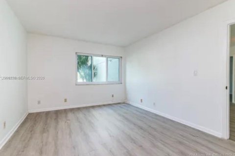 Купить кондоминиум в Уэстон, Флорида 2 спальни, 102.75м2, № 2069449 - фото 5