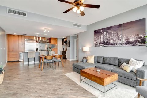 Condominio en alquiler en Tampa, Florida, 2 dormitorios, 122.63 m2 № 2433256 - foto 13