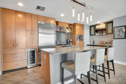 Condominio en alquiler en Tampa, Florida, 2 dormitorios, 122.63 m2 № 2433256 - foto 2