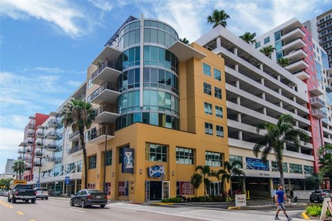 Condo in Tampa, Florida, 2 bedrooms № 2433256