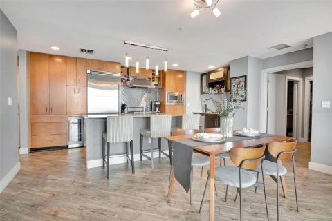 Condominio en alquiler en Tampa, Florida, 2 dormitorios, 122.63 m2 № 2433256 - foto 3